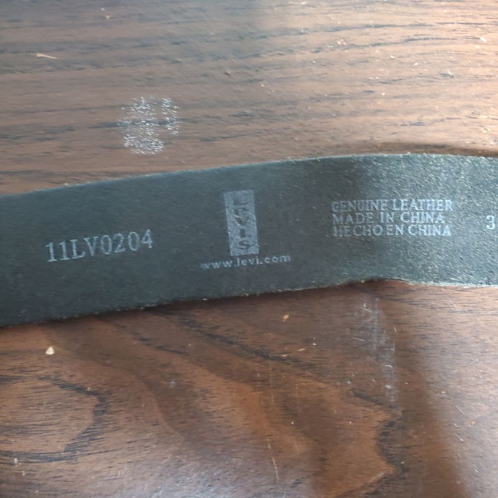 Levi's Genuine Leather Black Belt - Picture 4 of 5